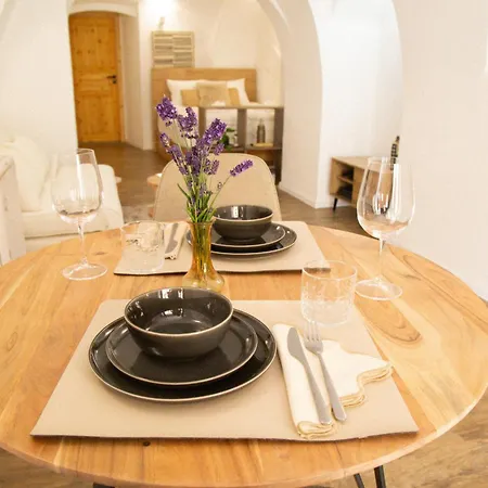 Old Town With Private Wine Cellar Διαμέρισμα *